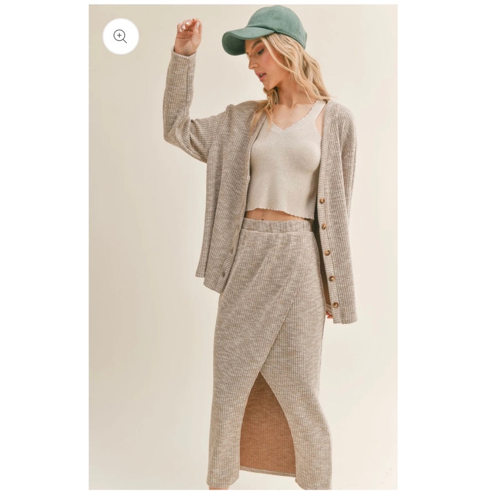 SAGE THE LABEL
Vintage Heart‎ Surplice Maxi Skirt